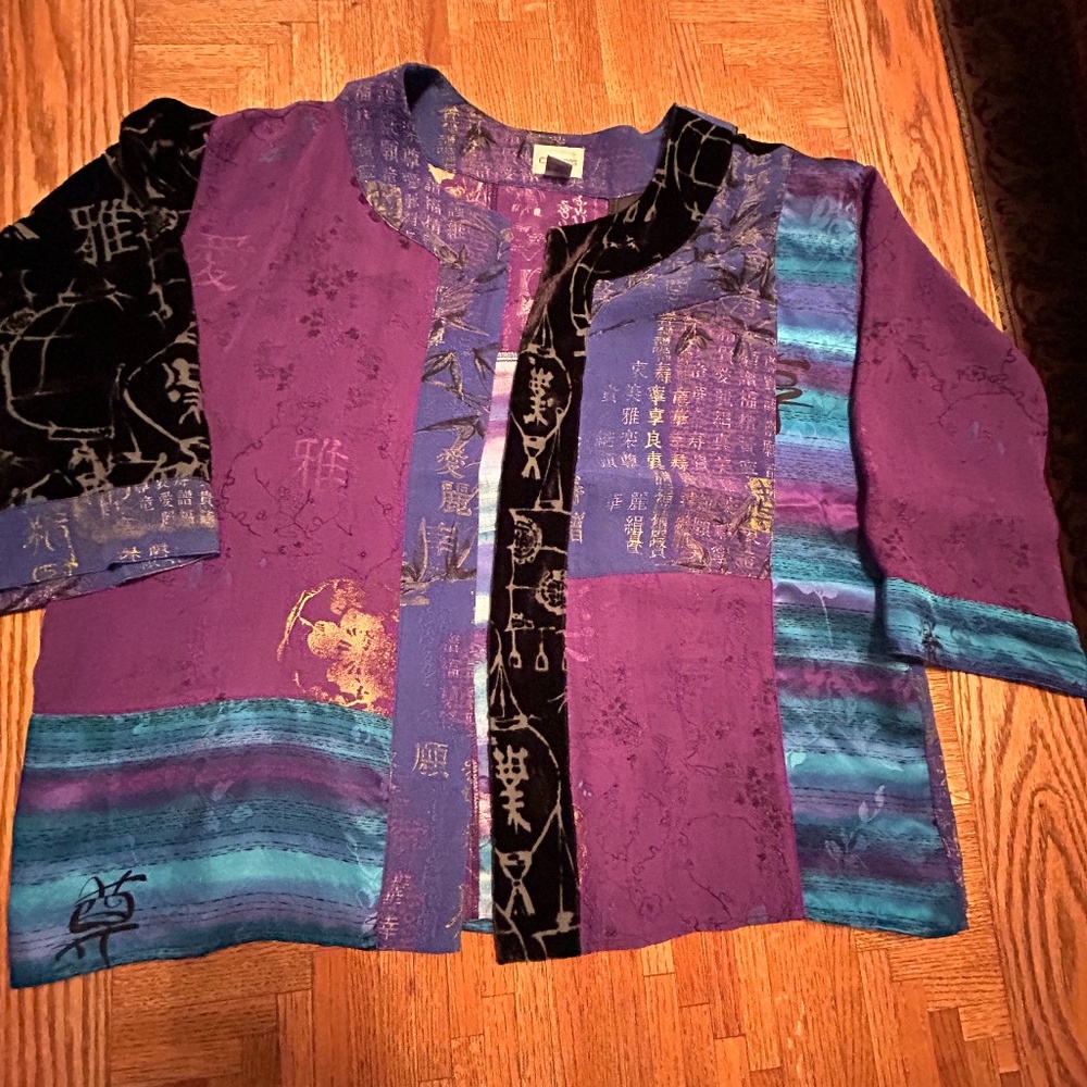 Chico’s women’s silk and velvet kimono jacket. . Size 2 (women’s medium).mint